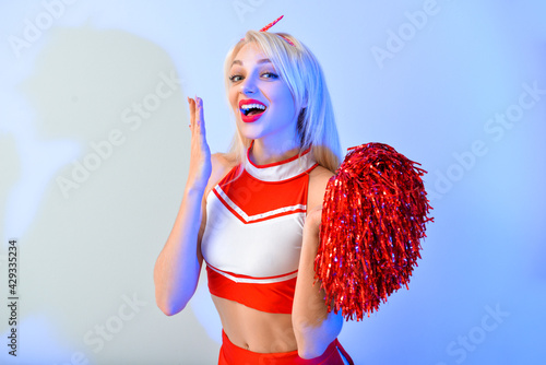 Beautiful cheerleader on co...
