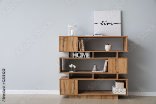 Shelf unit with picture nea...