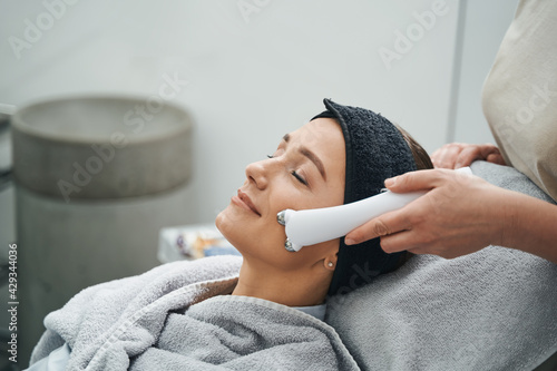 Принти на полотні Calm beauty salon customer undergoing a face-lift procedure