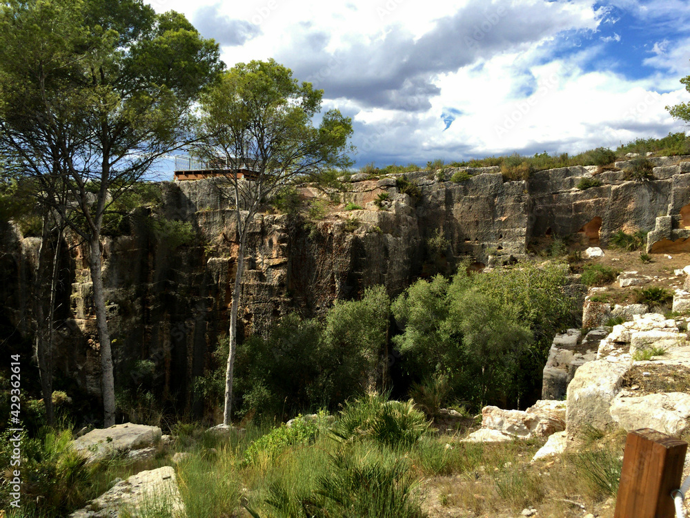 スペイン タラゴナ近郊の石切り場 古代ローマ時代の遺跡
Quarry near Tarragona, Spain Ancient Roman ruins