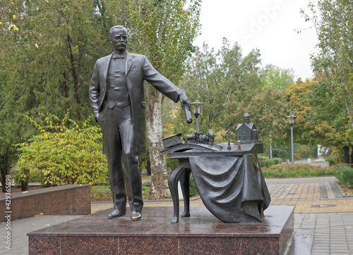 Monument to A. Baykov, the head of the city from 1862 to 1869 and from 1884 to 1889 in Gorky Park.Sculptor Andrei Sknarin photo