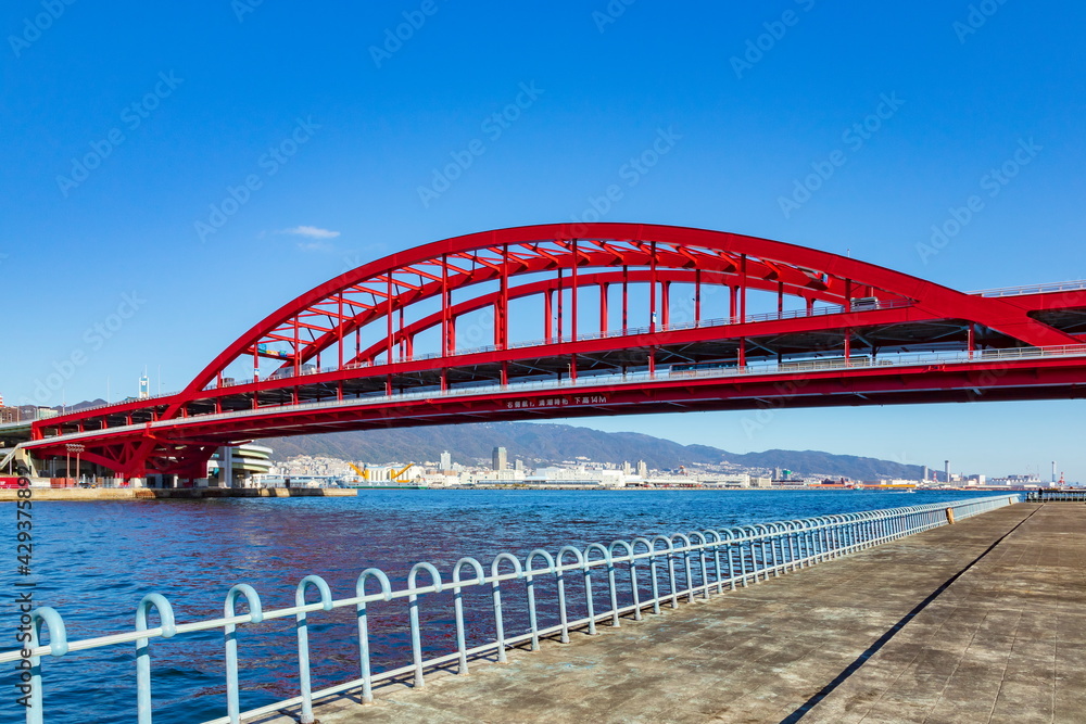 Obraz premium 神戸港の風景 神戸市中央区港島にて