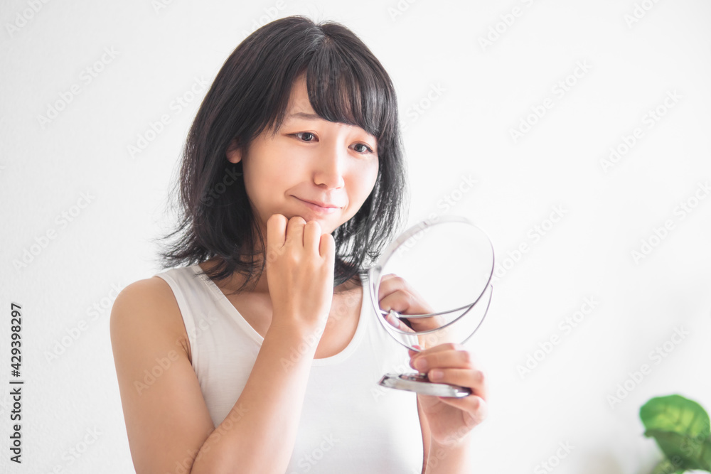 スキンケア 若い女性のイメージ スキンケア 若い女性のイメージ