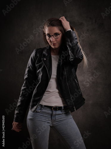 Attractive young woman poses for the camera - studio photography © 4kclips