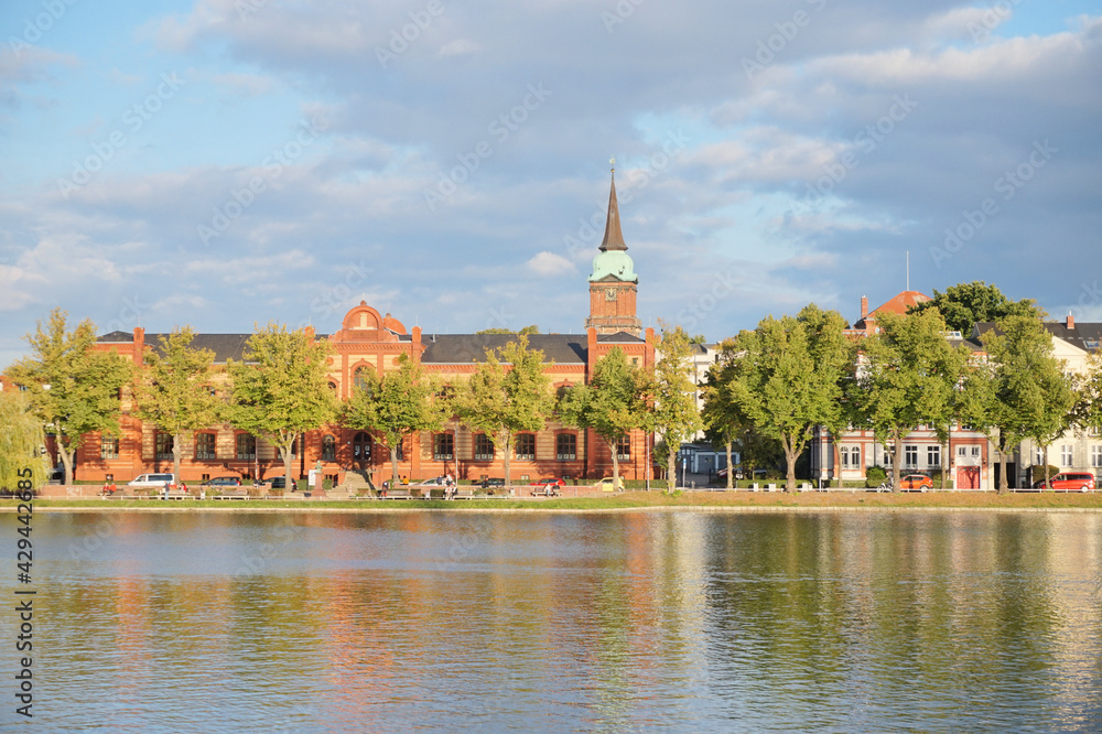 Fototapeta premium In Schwerin: Am Pfaffenteich
