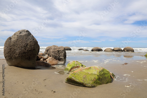 Moeraki Boulders / Moeraki Boulders / photo