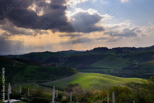 cielo nuvole e campagna