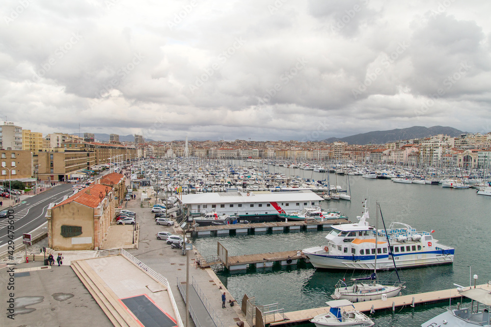 Puerto en la ciudad de Marsella o Marseille en el pais de Francia o France