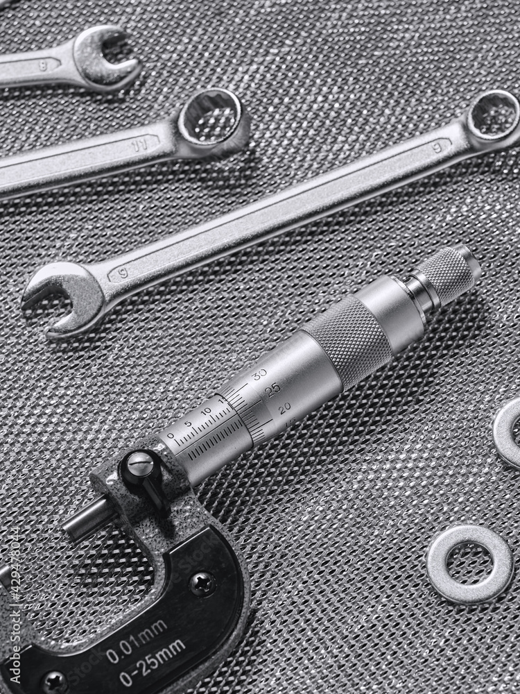 Naklejka premium Vertical photograph of a mechanical micrometer