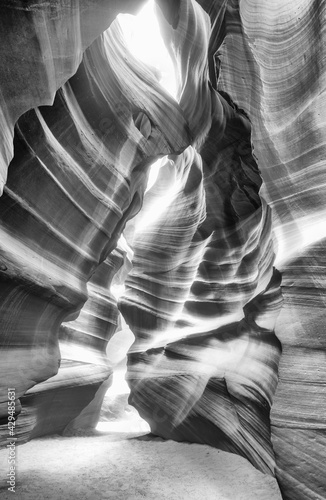 Filtering light rays in Antelope Canyon, USA