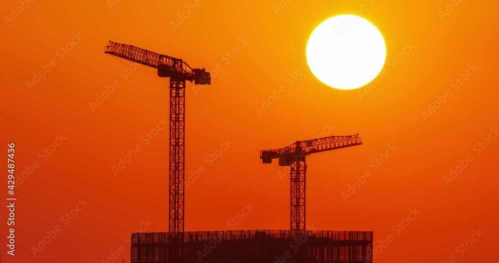 Sonnenaufgang über Berlin und eine Baustelle