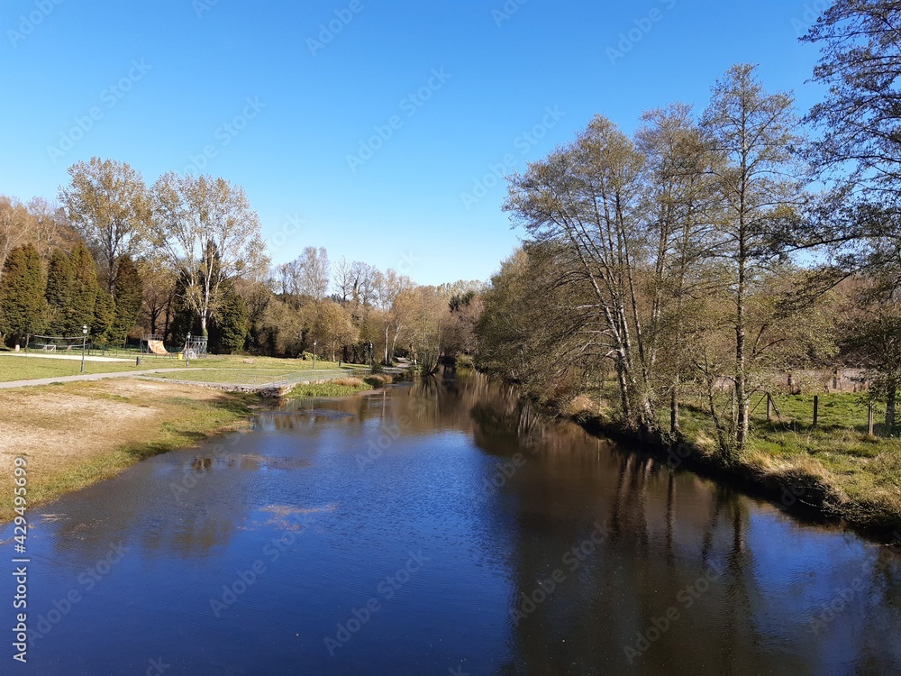Río y área recreativa de A Magdalena en Vilalba, Galicia
