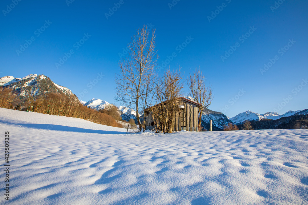 Fototapeta premium Allgäu - Winter - Oberstdorf - Stadel - Schnee