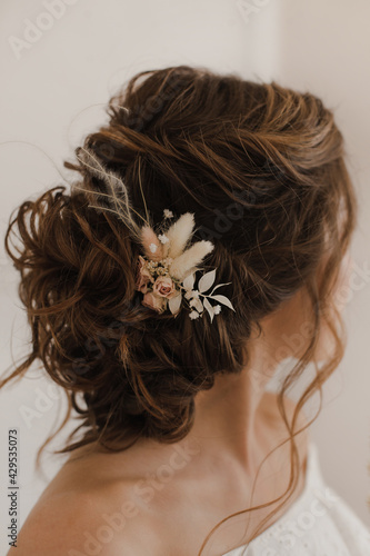 Hairstyle with flowers