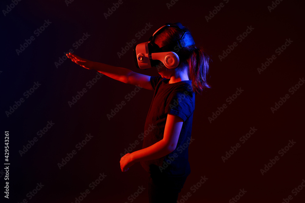 Girl 5 y.o. experiencing virtual technology Girl 5 y.o. experiencing virtual technology