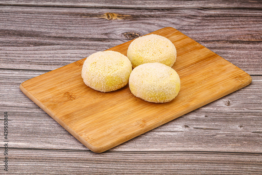 Raw potato zrazy for cooking Raw potato zrazy for cooking