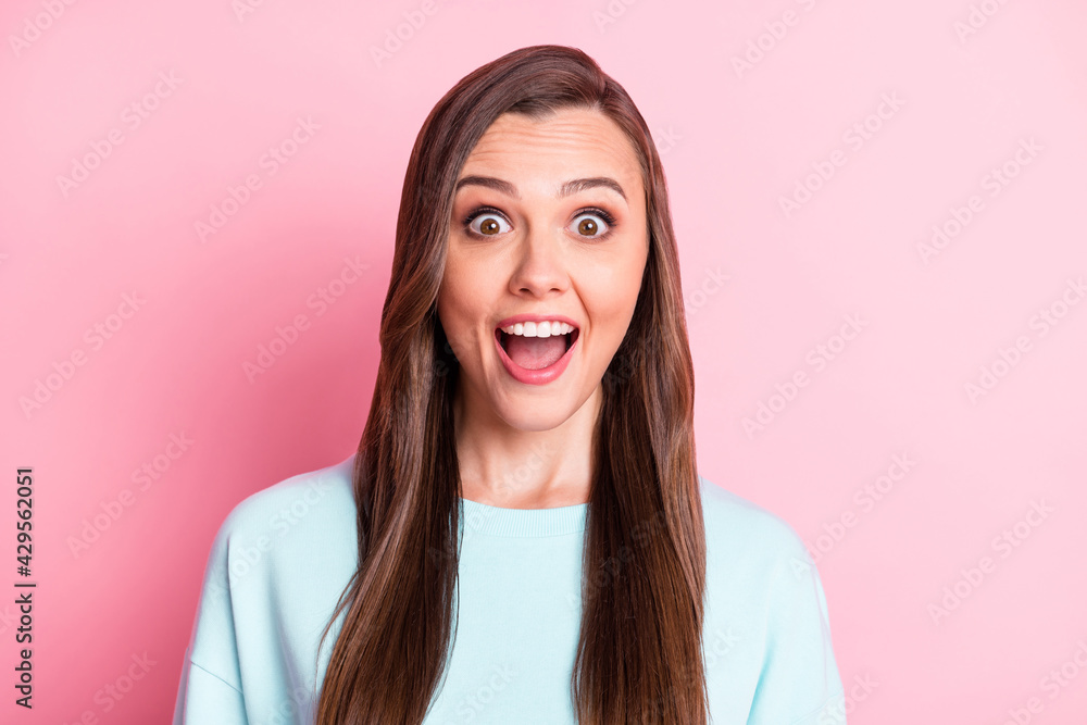 Photo of amazed lovely young lady discount shopping unexpected isolated on shine pastel pink color background Photo of amazed lovely young lady discount shopping unexpected isolated on shine pastel pink color background