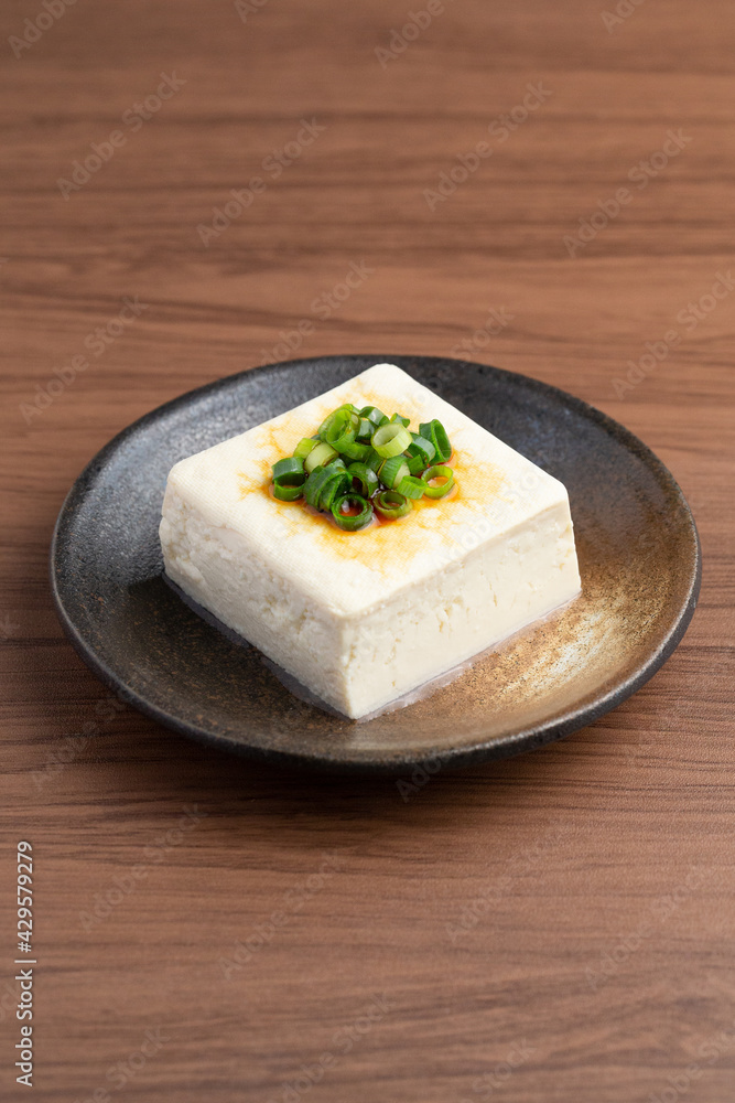 冷奴(もめん豆腐) 冷奴(もめん豆腐)