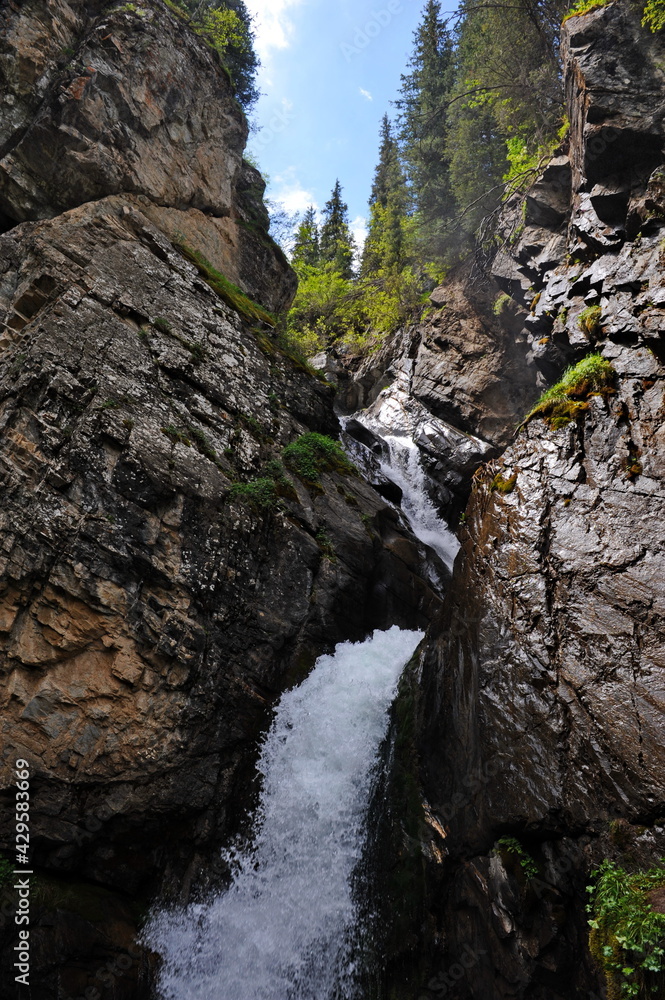 Obraz premium Kairak waterfall. Mountainous area near the city of Almaty.