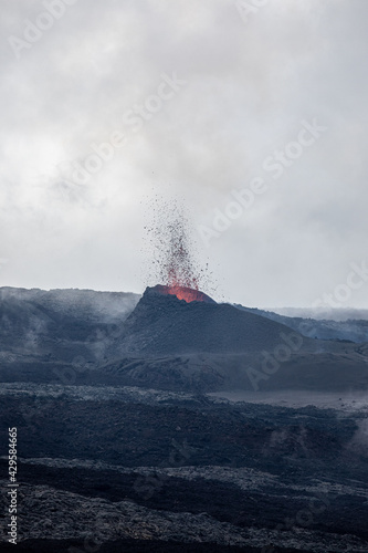 Eruption volcanique du Piton de la Fournaise    la R  union