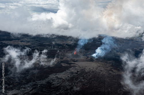 Eruption du Piton de la Fournaise à la Réunion en avril 2021 © Jean-Marie MAILLET