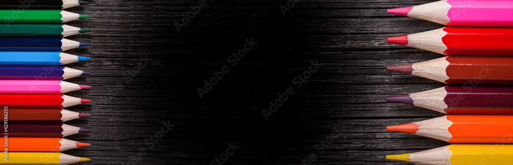 Obraz premium Colour pencils on wooden background