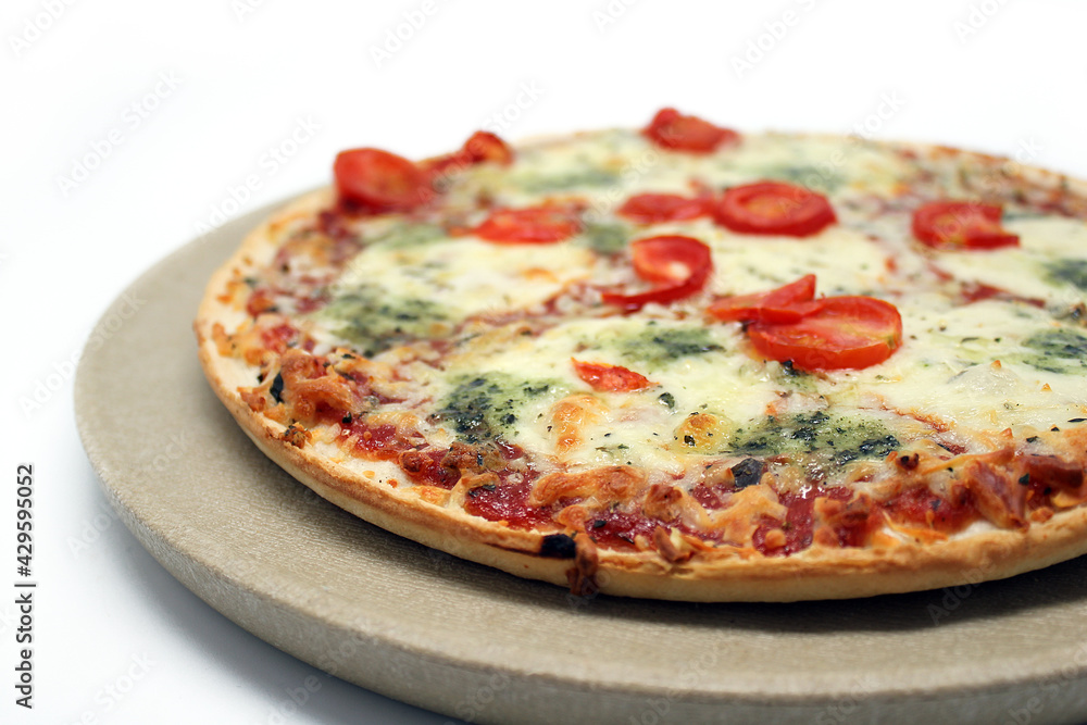 Pizza de queso y tomate