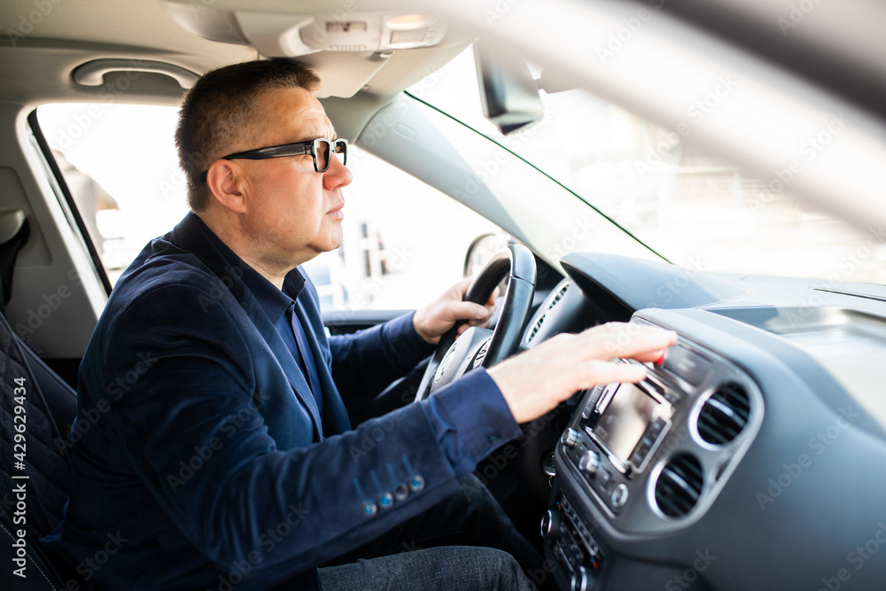 Obraz premium Middle age mature Man pressing red triangle car hazard warning button