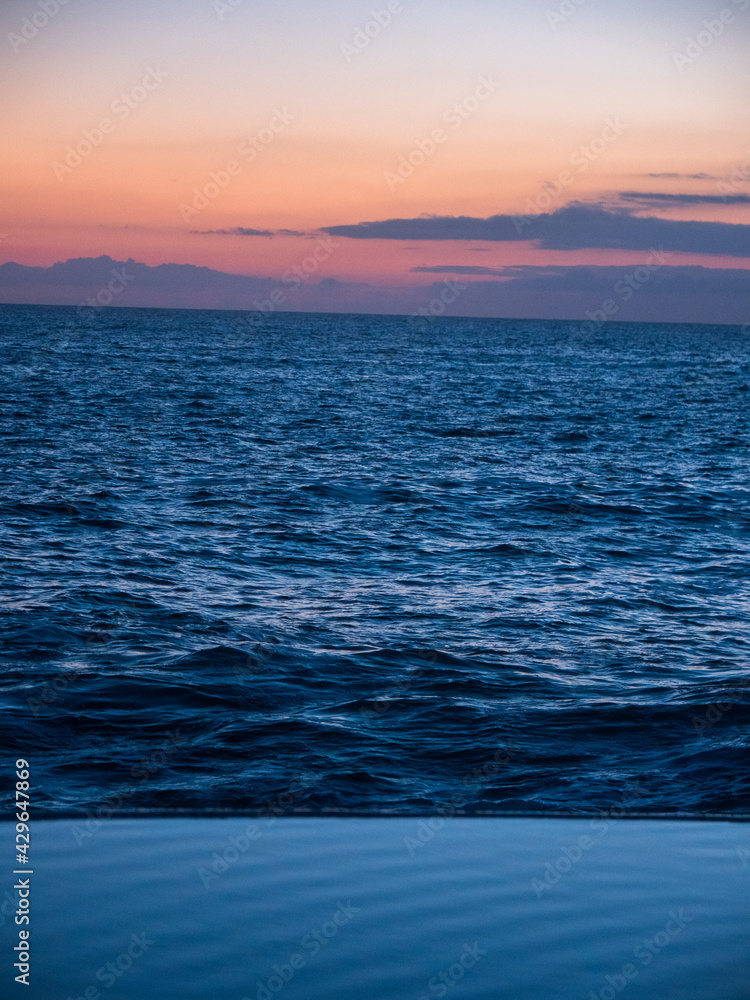 Fototapeta premium sunset over the sea