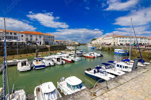 Port de St Martin en Ré sur l'Ile de Ré, La Rochelle © Charles LIMA