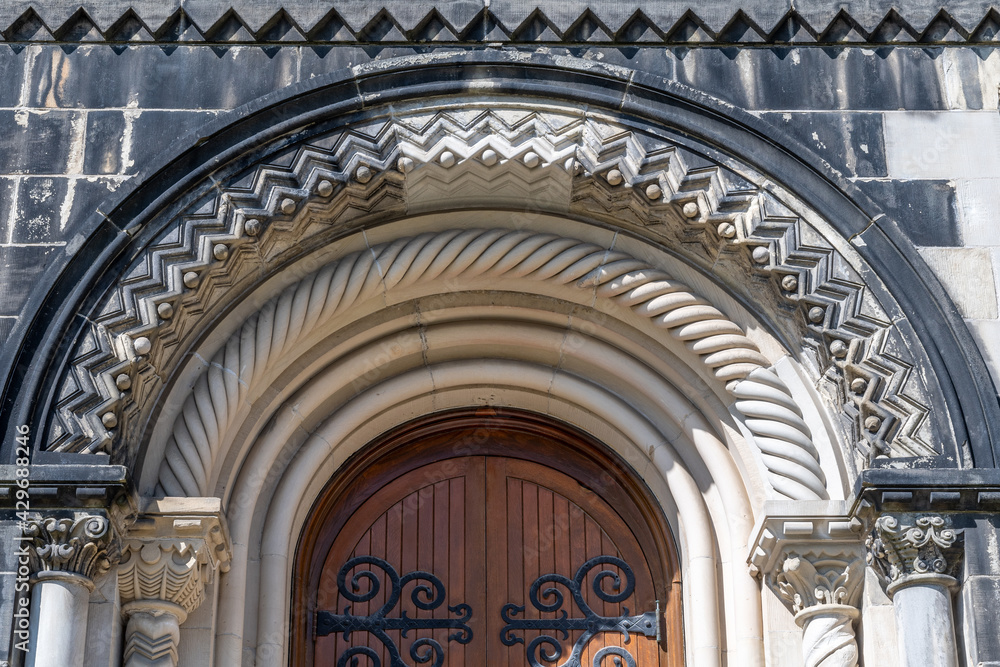 Obraz premium Colonial architecture buildings in Saint George College (former King's College) in Toronto, Canada