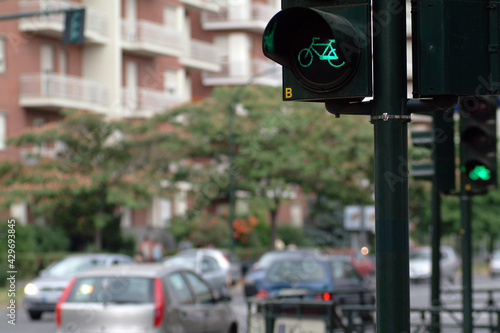 Traffic light for bicycles with green light
