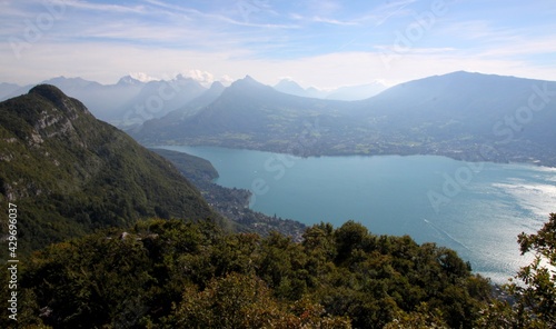 Le lac d'Annecy depuis le Mont-Baron	 photo