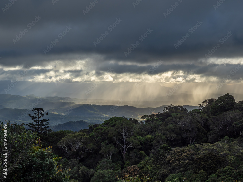 Obraz premium Valley View with Dramatic Light and Weather
