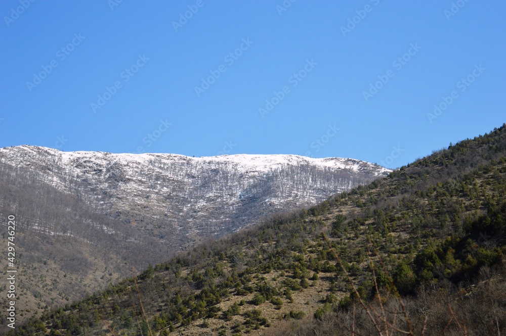 Obraz premium a hill under the snow in the spring