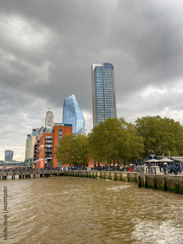 Obraz premium Modern Riverside Buildings on the Thames