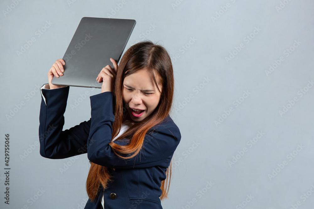 Obraz premium Portrait of young beautiful business woman