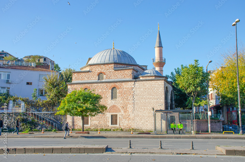 Fototapeta premium Mosque old city Istanbul Turkey and old architecture