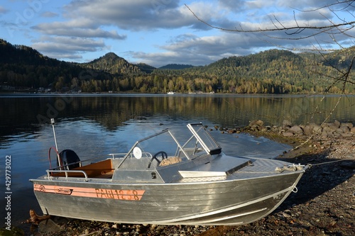 The boat sank on the shore of Lake Teletskoye in the village of Iogach. Altai Republic photo