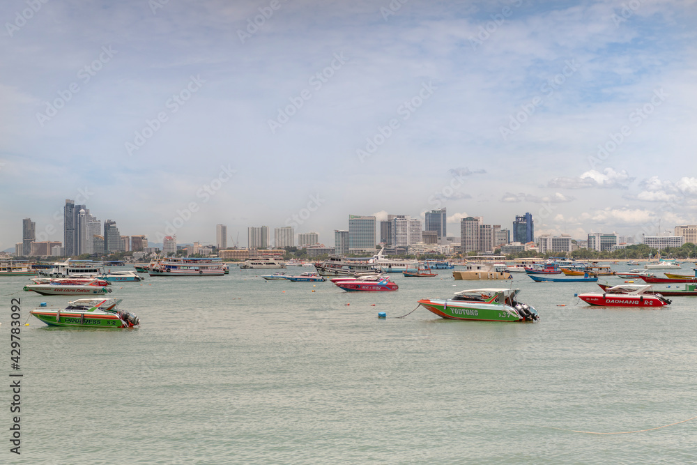 Obraz premium View of the Gulf of Siam and the city.