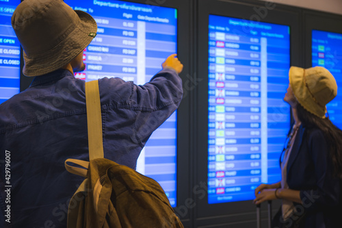 traveler couple person trav...