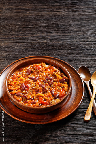 vegetarian chili with kidney beans and lentils