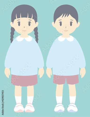 スモッグを着た幼稚園児