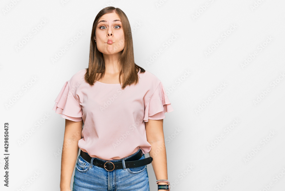 Obraz premium Beautiful caucasian woman wearing casual clothes making fish face with lips, crazy and comical gesture. funny expression.