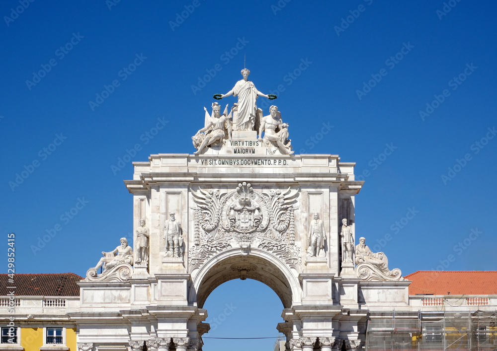Der Arco da Rua Augusta stellt den Eingang zur Baixa Pombalina, der nach 1755 neu gebauten Innenstadt Lissabons, dar.