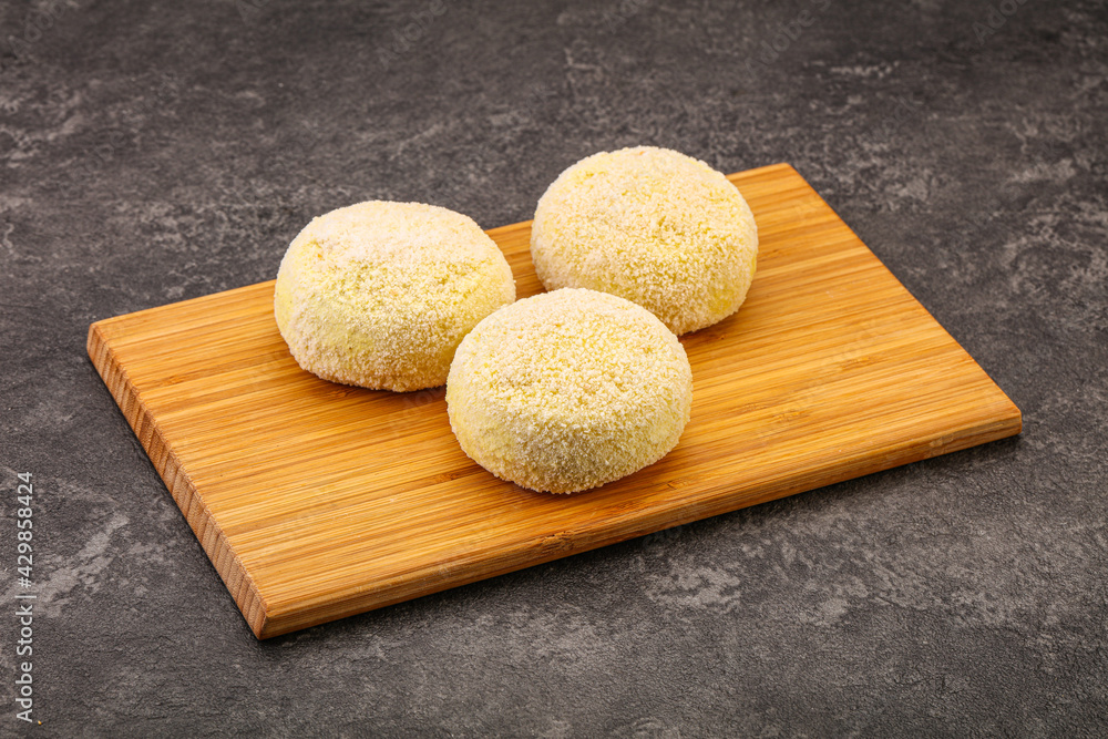 Raw potato zrazy for cooking Raw potato zrazy for cooking