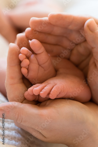 parent holding neborn baby feet
