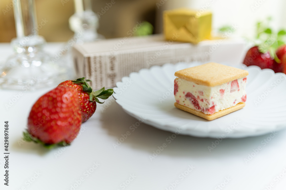 いちごミルクのバターサンド いちごミルクのバターサンド