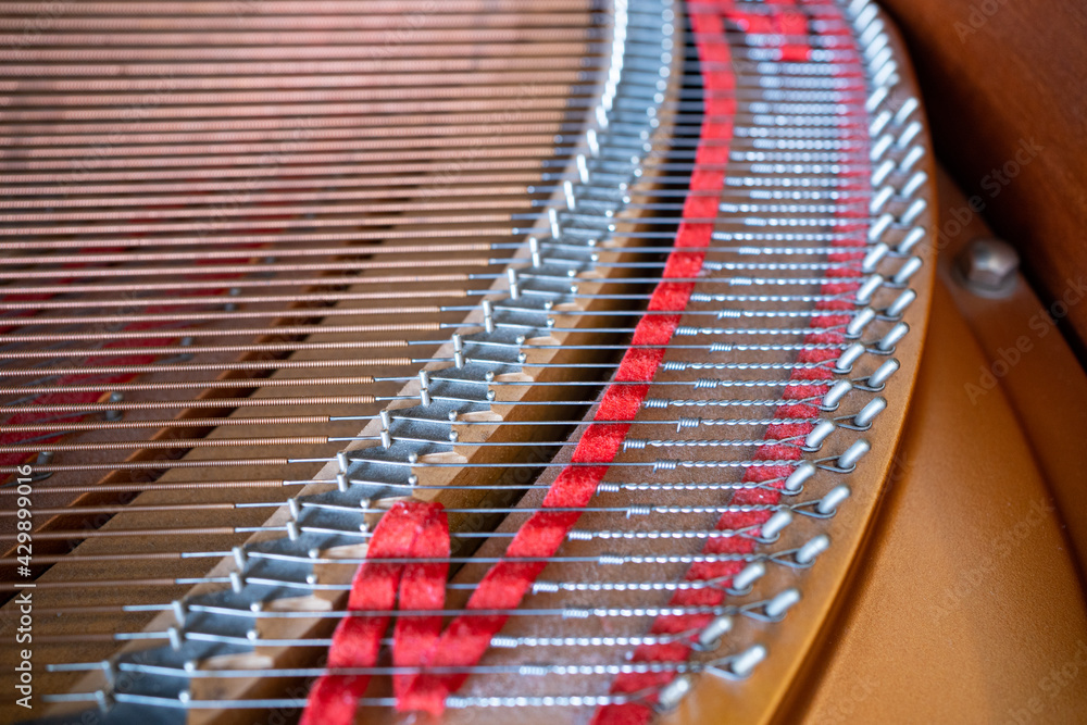 Obraz premium Close up image of interior of grand piano showing strings and structure