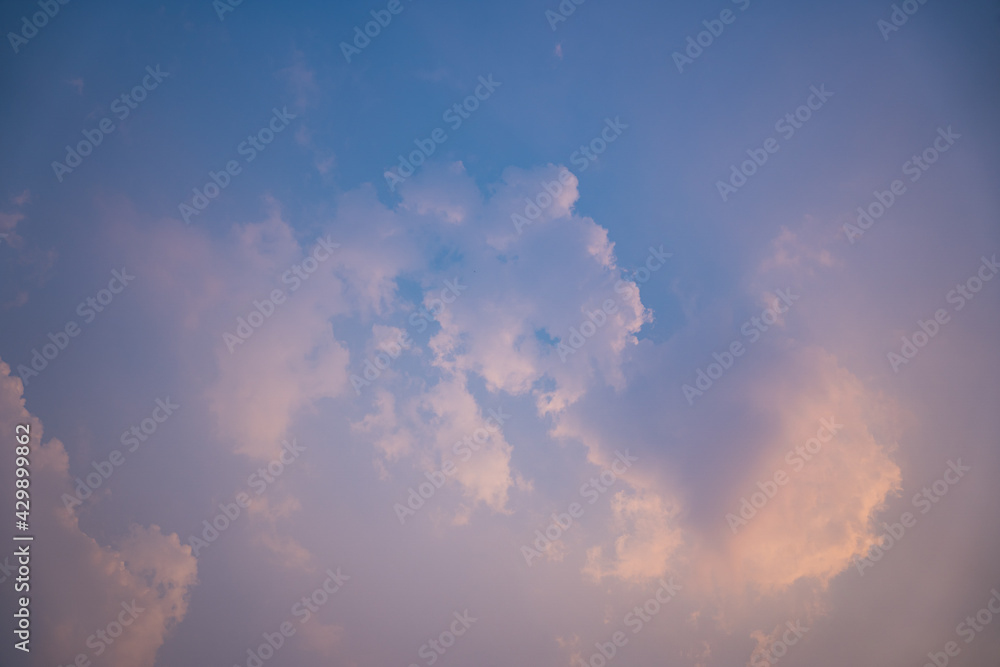 The clouds covered the sun,The sun shines through the clouds,Clouds forming before rain The clouds covered the sun,The sun shines through the clouds,Clouds forming before rain